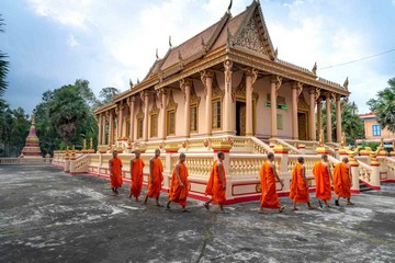 Day 11: Siem Reap - Phnom Penh (Breakfast)